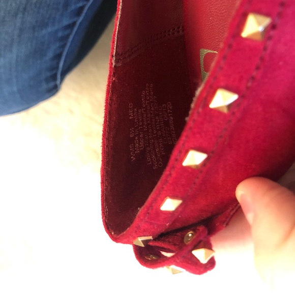 Elle red bow gold studded pointed toe pumps - Picture 5 of 5